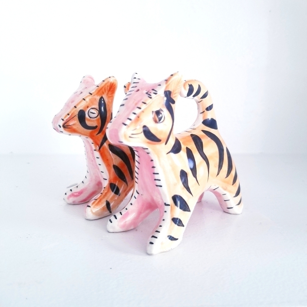 NAPCO Vintage Ceramic Patchwork Tiger Cat Salt and Pepper Shakers Vtg 50s - Picture 4 of 12
